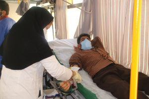 کارکنان دانشگاه شهید مطهری زاهدان در یک اقدام جهادی و خداپسندانه اقدام به اهدای خون کردند